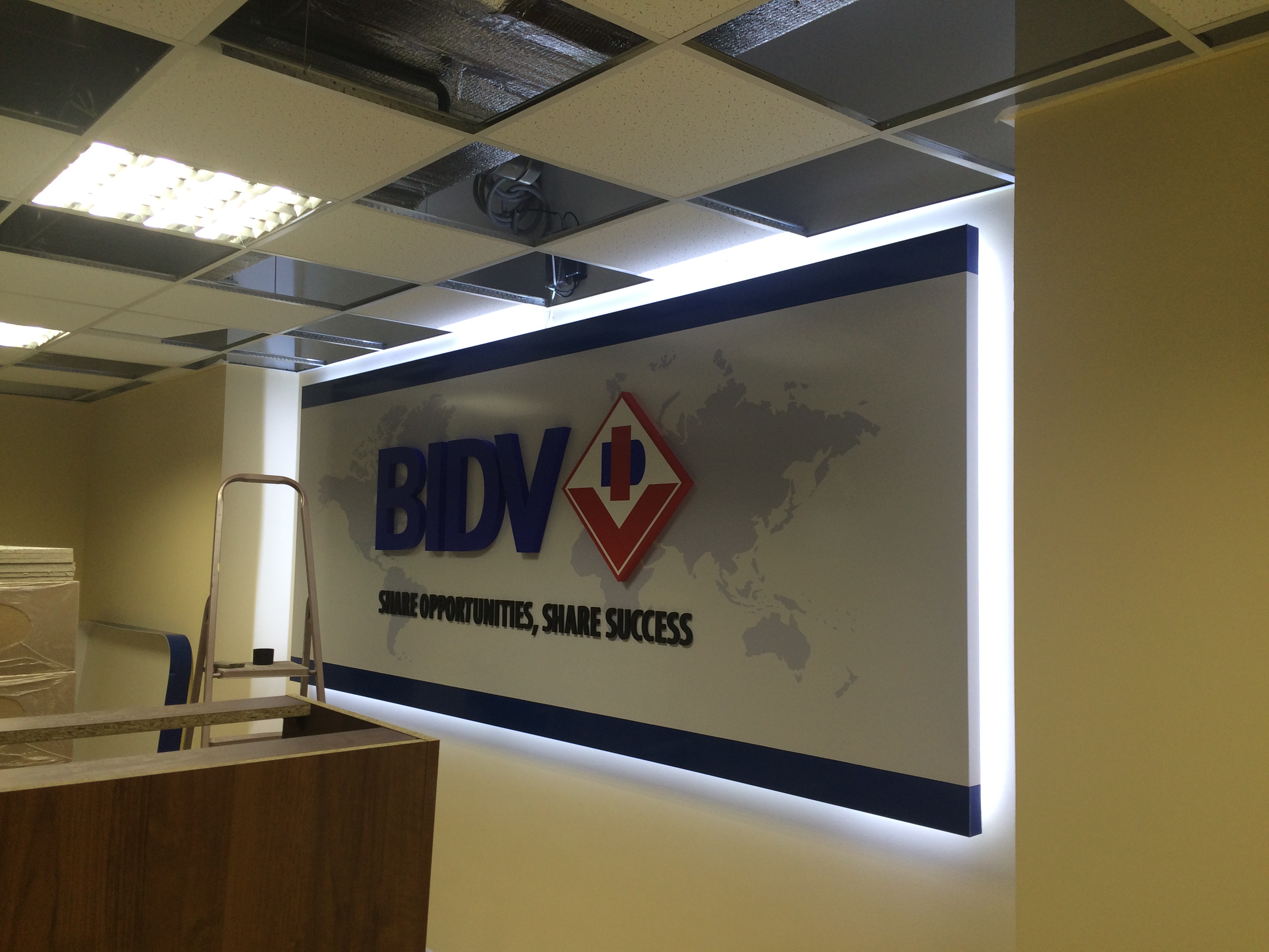 Интерьерная вывеска для компании BIDV